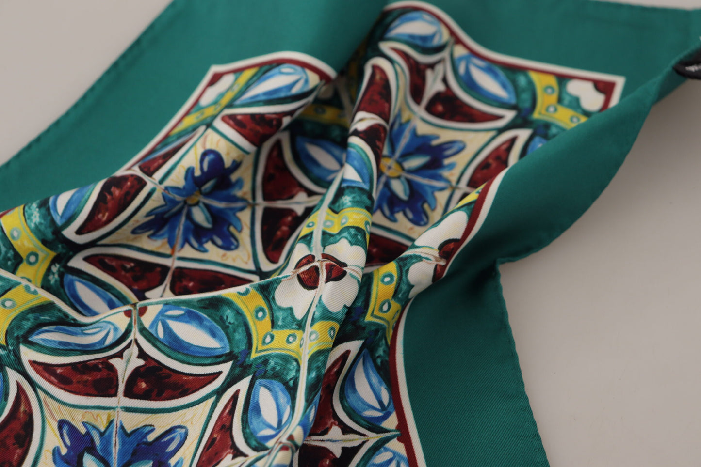 Dolce & Gabbana Majolica gemustertes Quadrattaschentuch Schal Seide