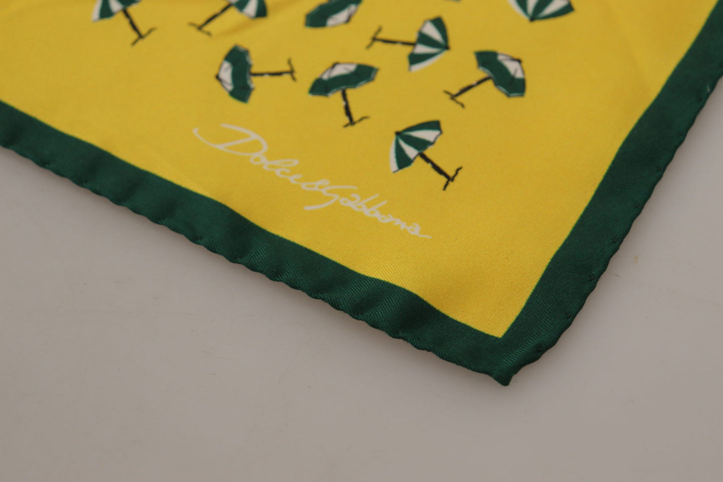 Dolce & Gabbana jaune imprimé DG Logo Square Mens Mandkerchief Scarf