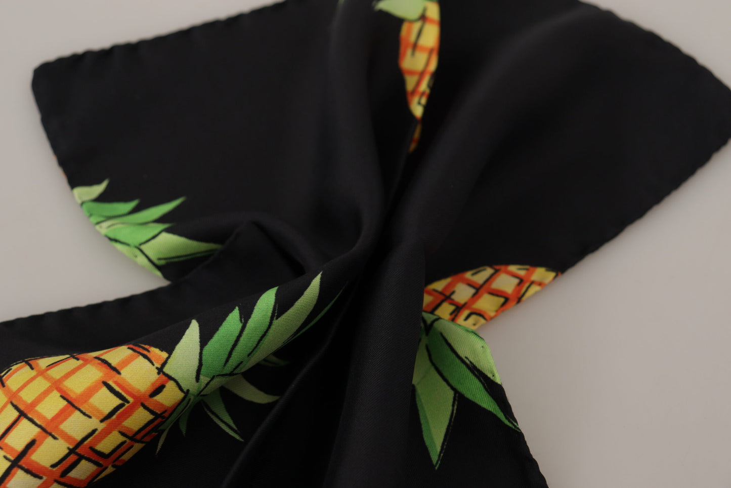 Dolce & Gabbana Black Ananas gedrucktem Quadrattaschentuch Schalel