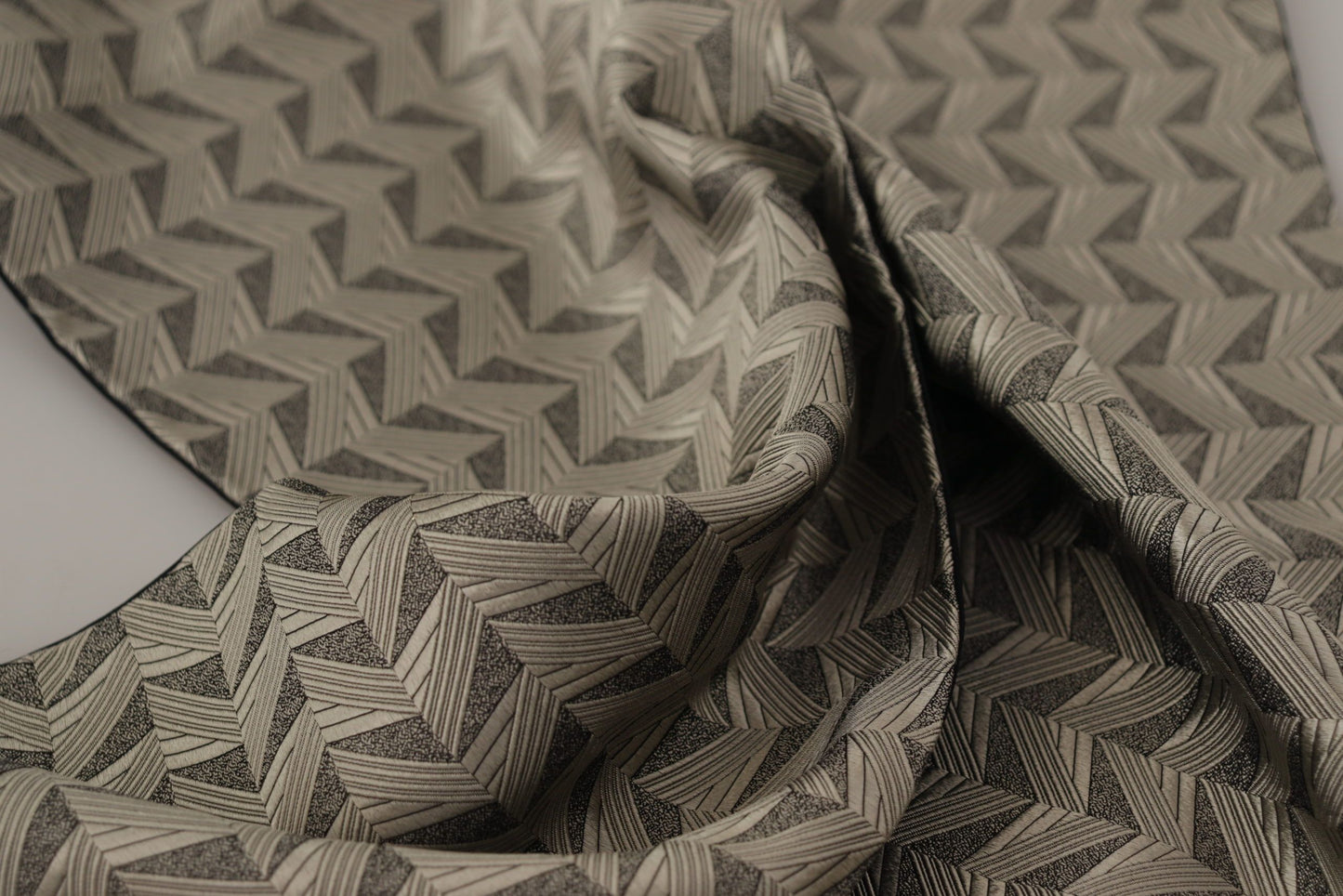 Dolce & Gabbana Grey Black Grey Geometric Fringa a scialle a motivi geometrici