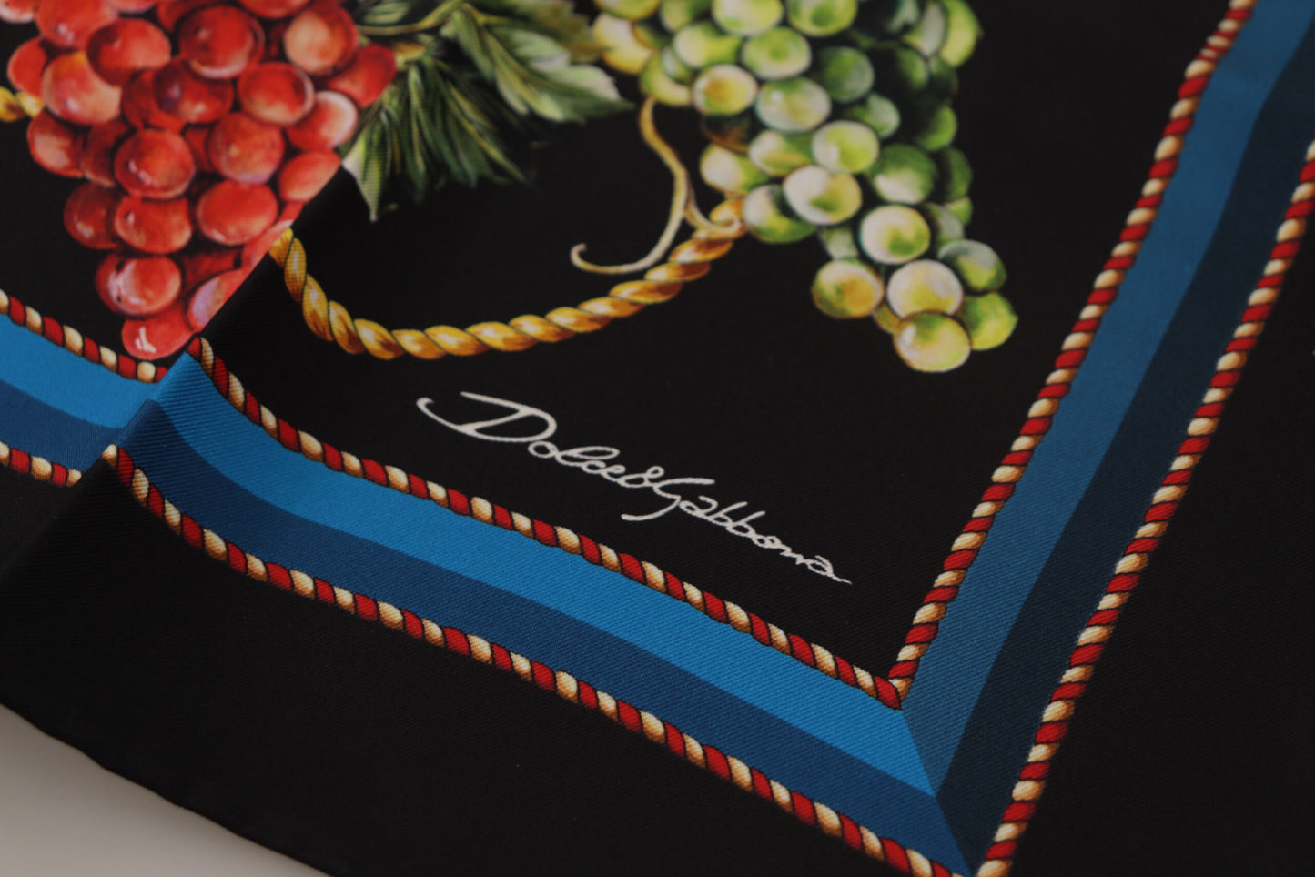 Dolce & Gabbana Black Vineyard Print Square Taschentuch Seide Schal