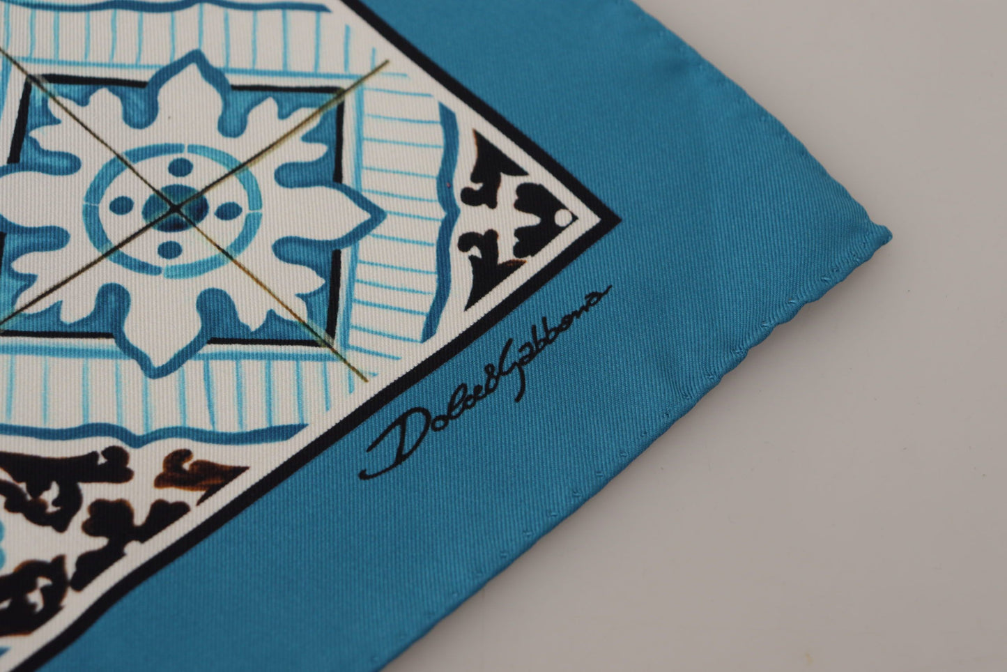 Dolce & Gabbana Multicolor Seide DG Logo Square Taschentuch Schalel