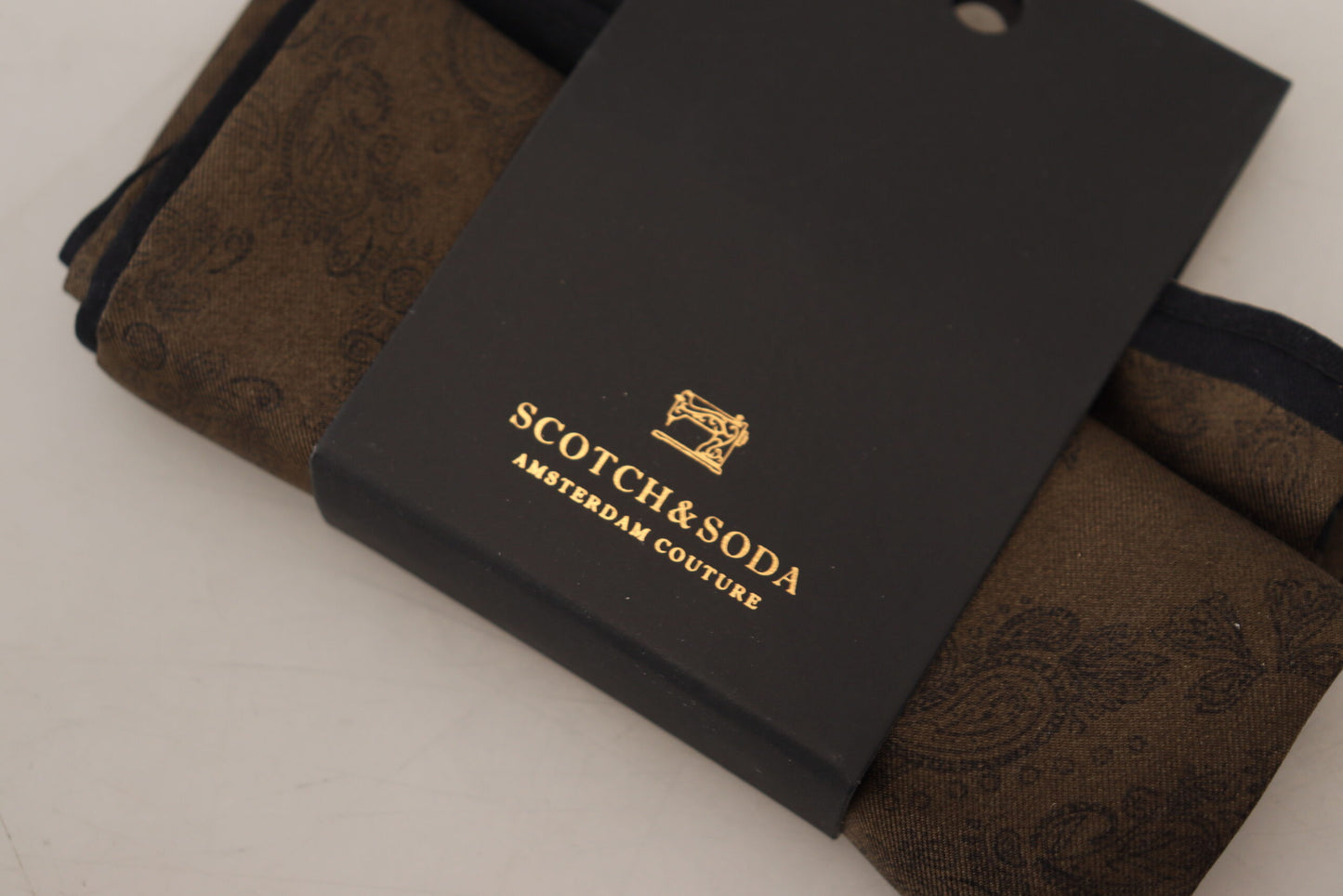 Scotch & Soda Brown à motifs de mouchoir carré écharpe